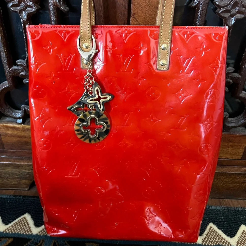 *Sold* Louis Vuitton Vernis Red Patent Leather Tote Handbag Authenticated! - Picture 3 of 16
